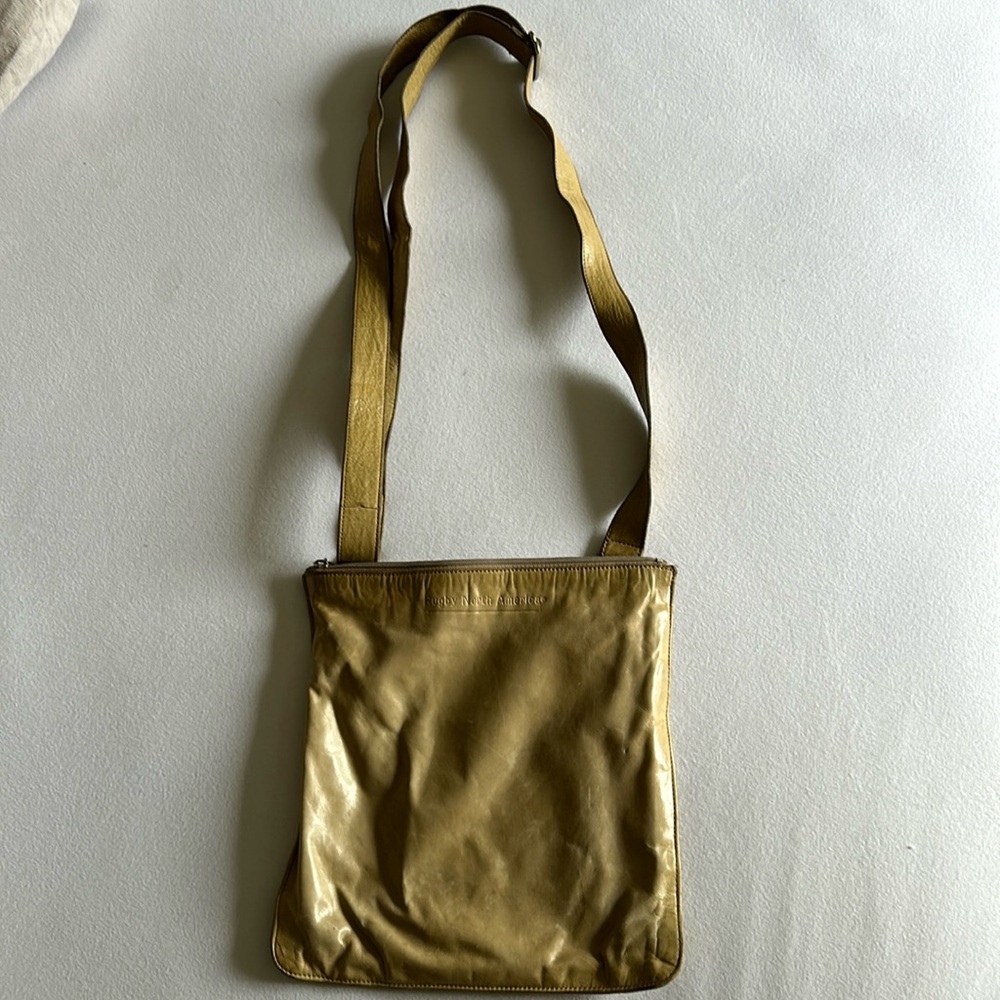 M0851 vintage purse (Rugby North America)